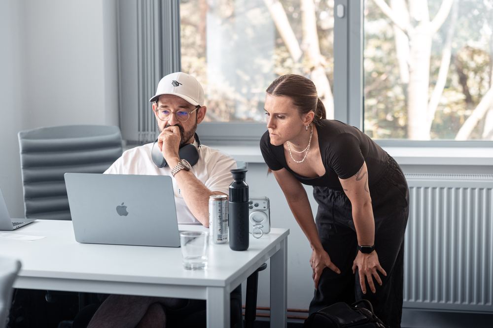 Mentor konzultuje nápad s účastníkem sprintu
